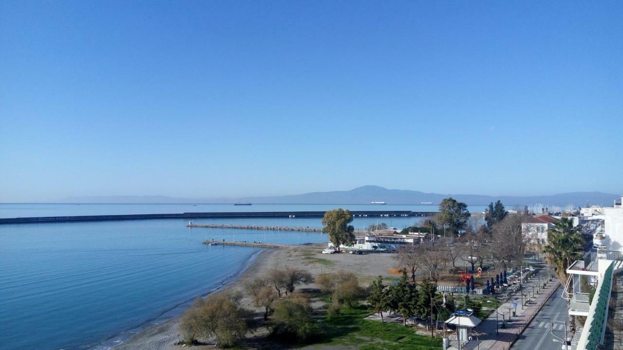 Seafront Penthouse Leo Apartment Kalamata Bagian luar foto