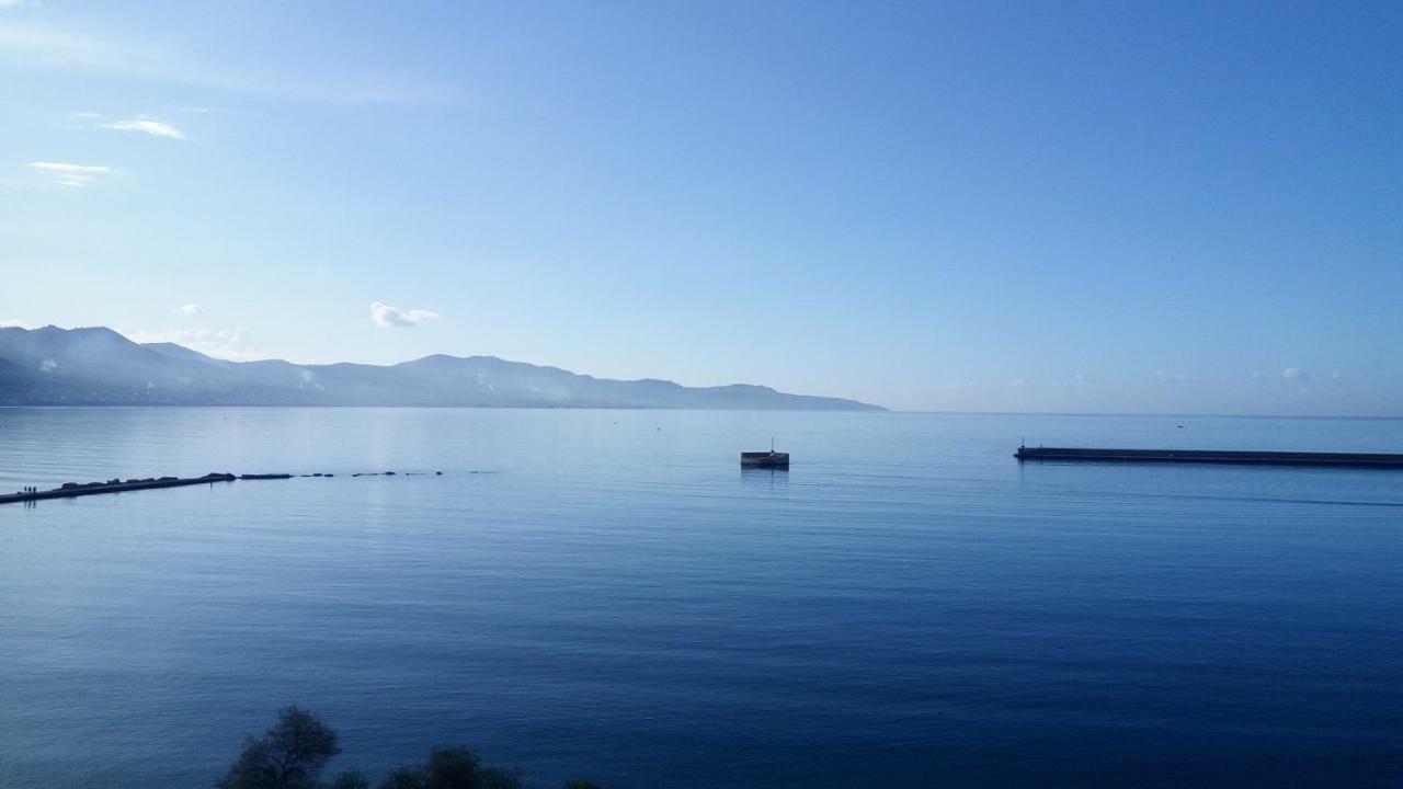 Seafront Penthouse Leo Apartment Kalamata Bagian luar foto
