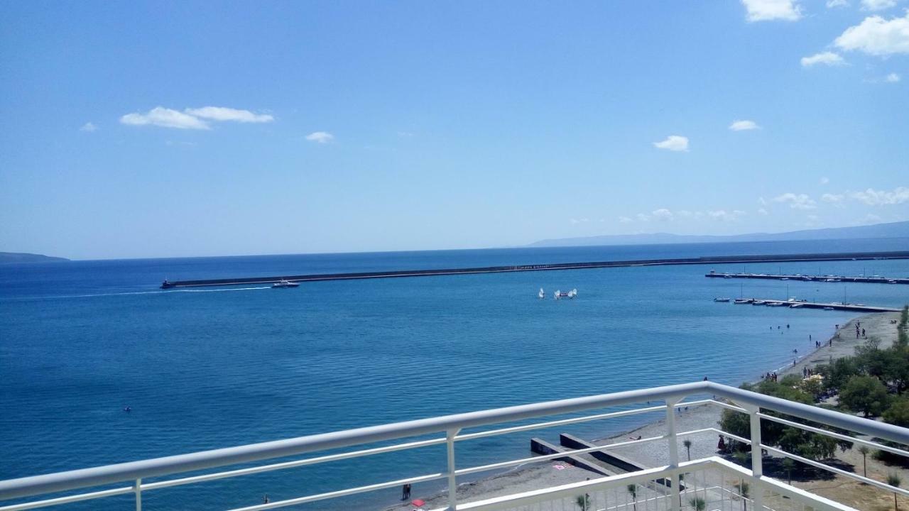 Seafront Penthouse Leo Apartment Kalamata Bagian luar foto