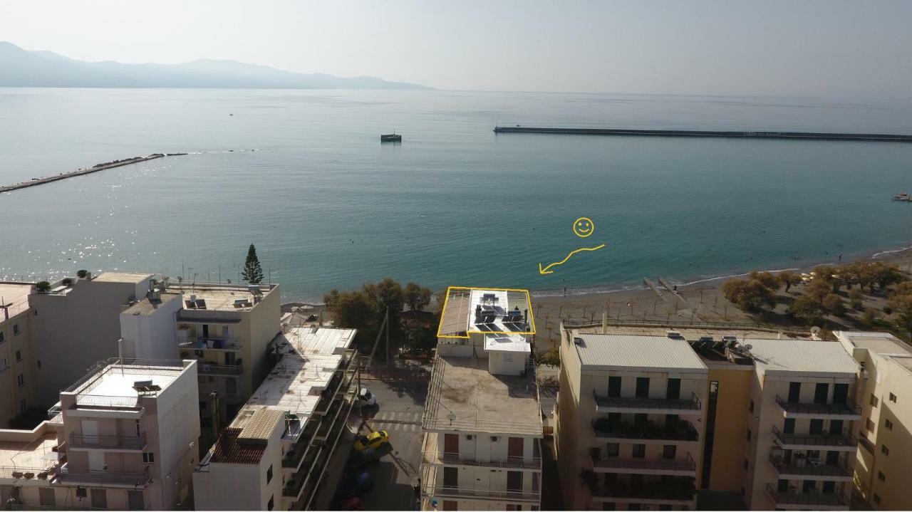 Seafront Penthouse Leo Apartment Kalamata Bagian luar foto