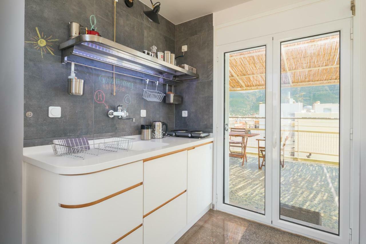 Seafront Penthouse Leo Apartment Kalamata Bagian luar foto